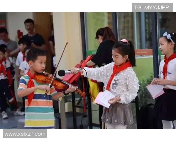 中国足球明星的精彩人生与趣事揭秘，带你走近他们的球场与生活